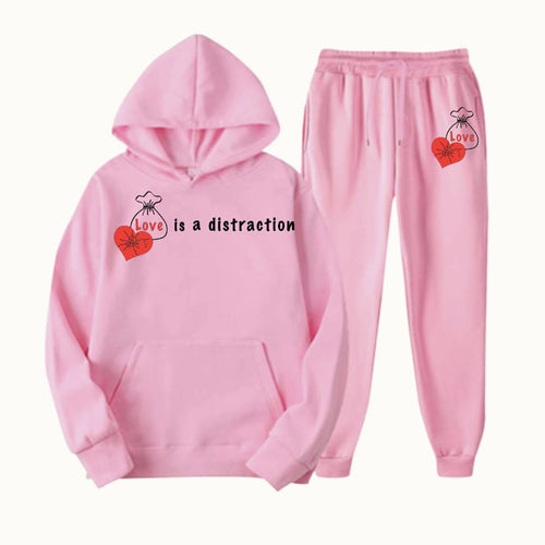 Love is a distraction (Unisex)